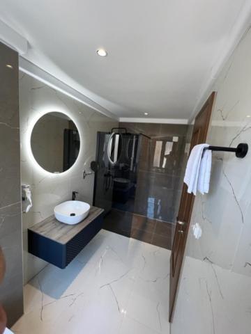 Hotel Palace San Valentino Umag Eksteriør bilde