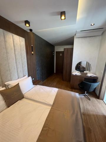 Hotel Palace San Valentino Umag Eksteriør bilde